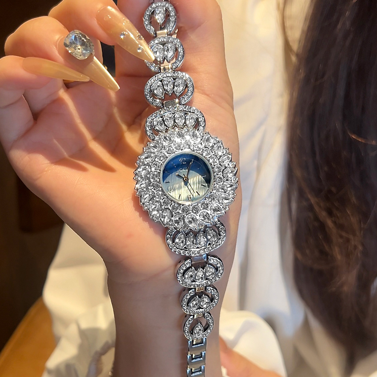 UTHAI CQ443 Fashionable Luxury - Ladies Luxury Watch review and price