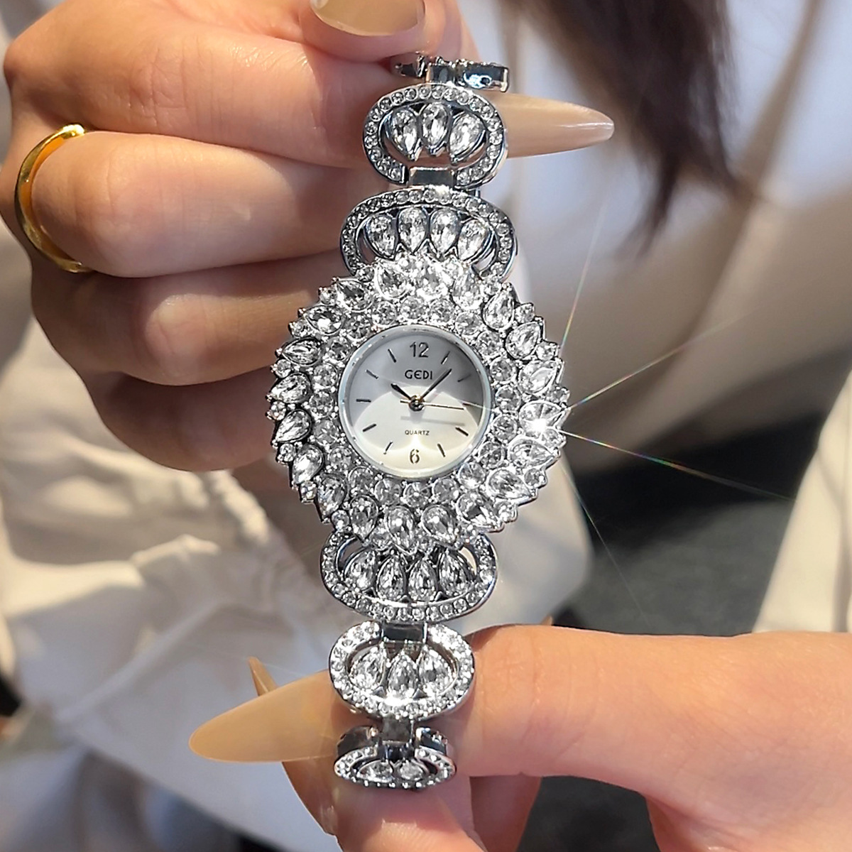 UTHAI CQ443 Fashionable Luxury - Ladies Luxury Watch review and price